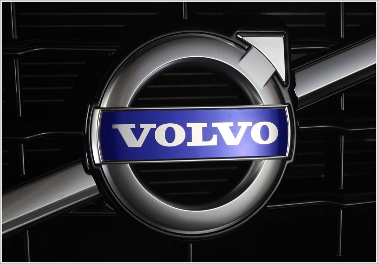 ascendente saindo da parte superior direita , com a palavra "Volvo" ao centro do círculo